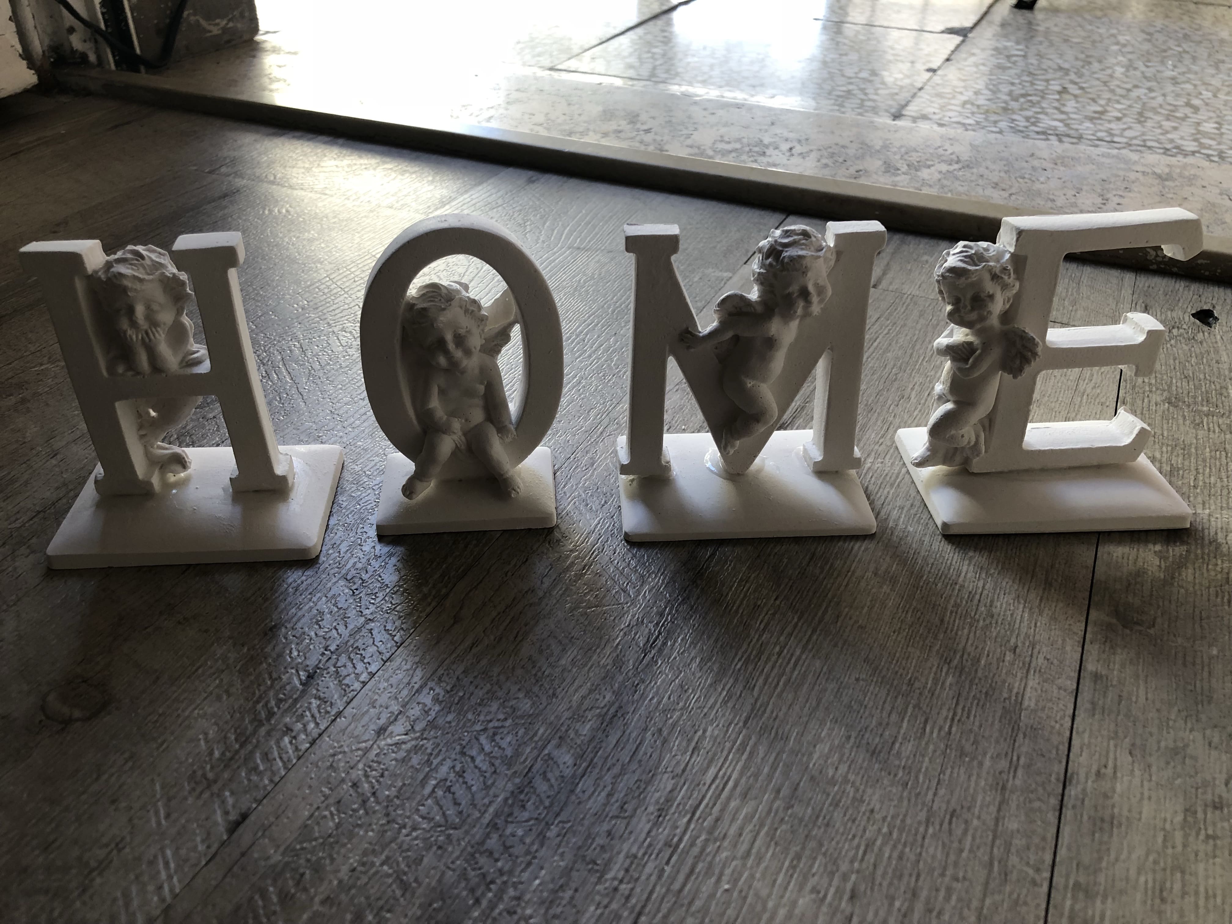 Lettere da appoggio con angelo HOME