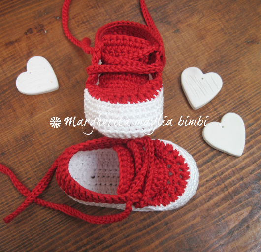 Scarpine  neonato/sneakers cotone rosso/bianco - uncinetto  - fatte a mano