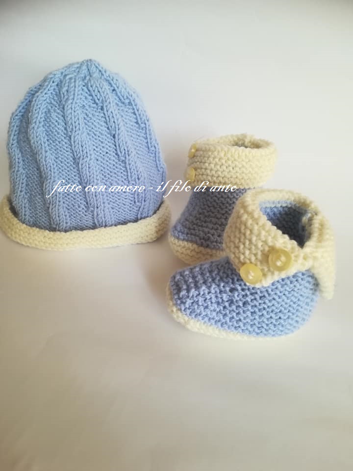 Cappello neonato con scarpine stivaletto in lana merinos baby
