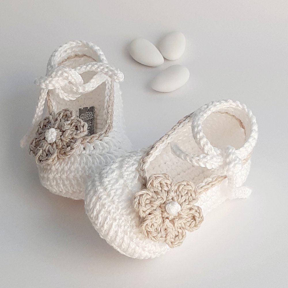 Scarpine bambina/neonata con fiore ecru - Battesimo - cotone bianco - Chiara