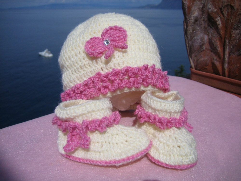 cappellino e scarpette per bimba