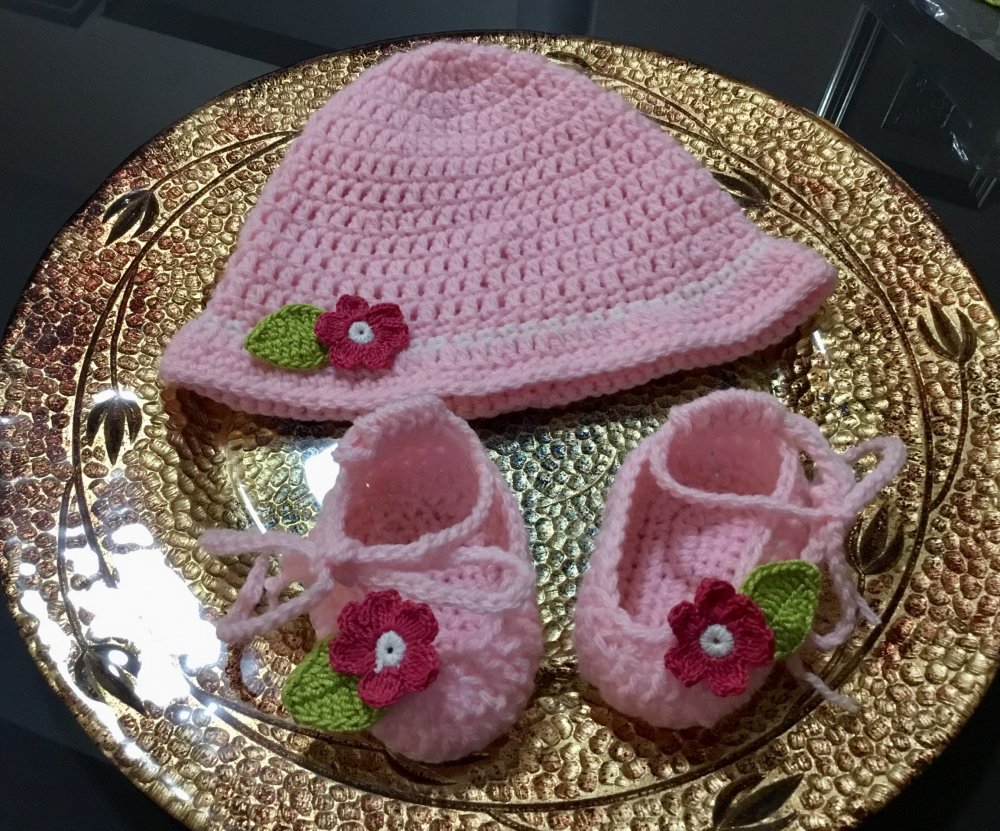 Cappellino e scarpette rosa 