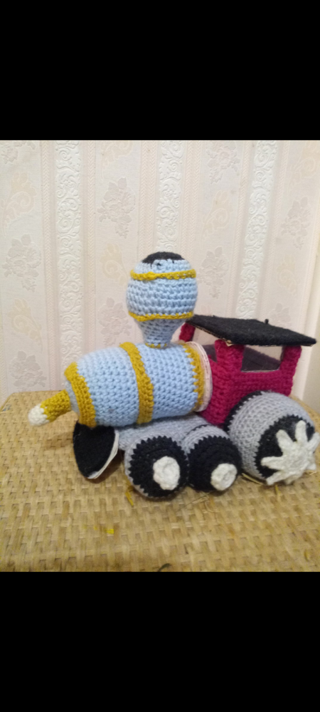 Trenino / locomotiva celeste e fucsia amigurumi 