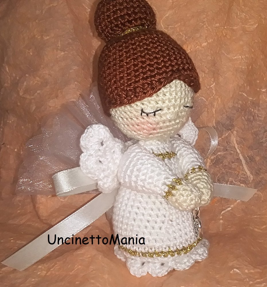 Angelo amigurumi  uncinetto bomboniera comunione 