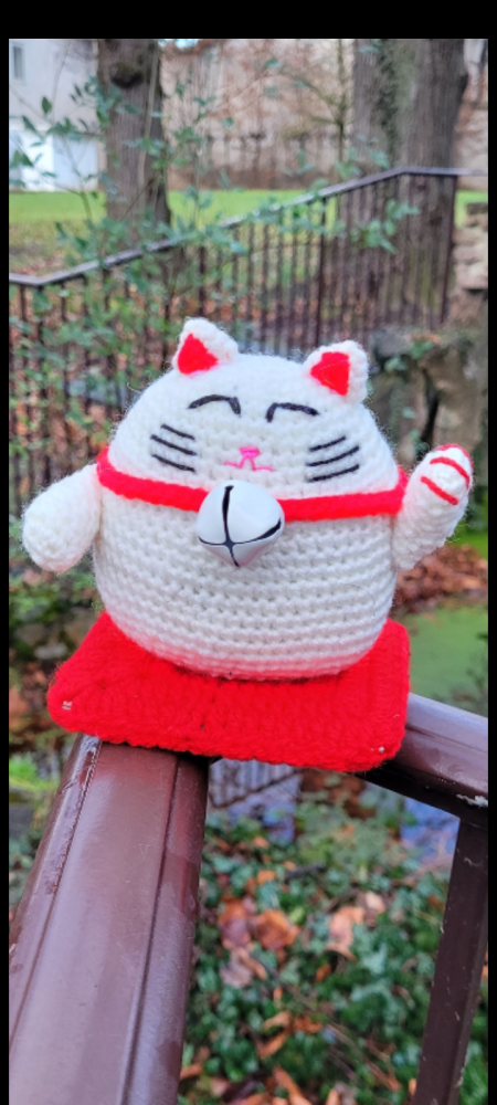 Maneki Neko gatto portafortuna amigurumi 