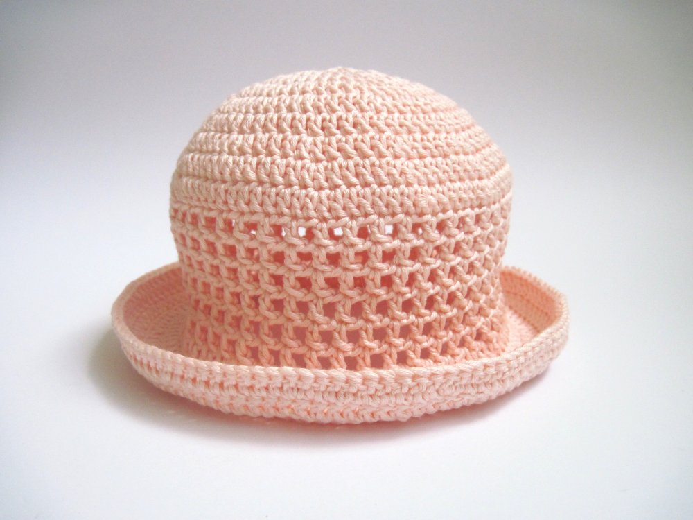 Cappello/cappellino cotone rosa pesca con tesa e trafori -  neonata/bambina - uncinetto - Battesimo