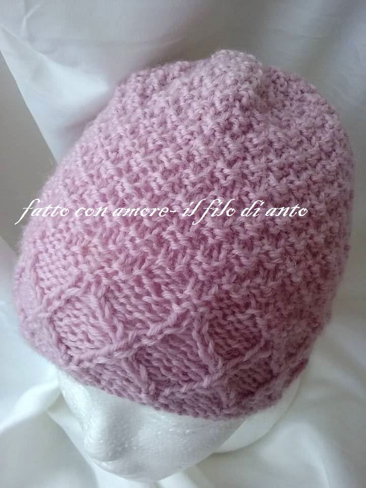 Cappello rosa in pura lana con lavoro a intrecci