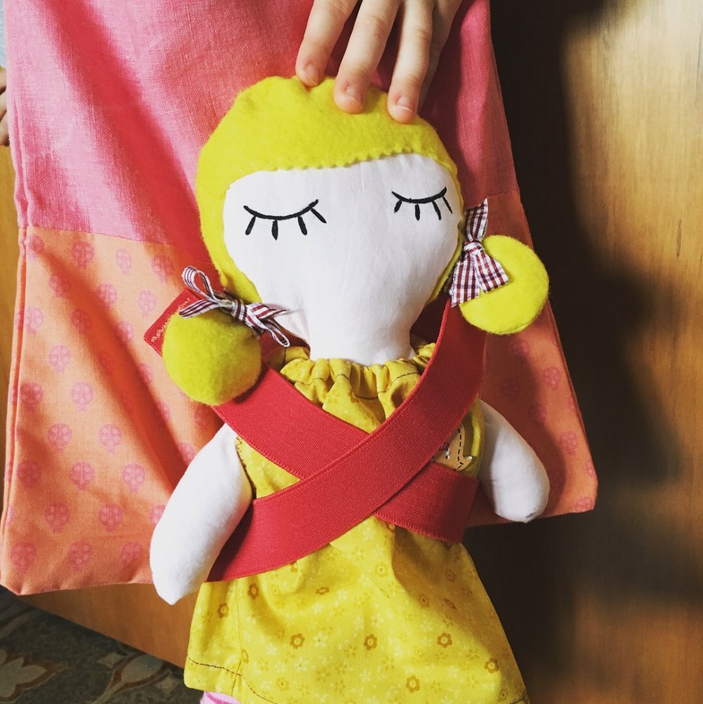 Cinzia, bambola di pezza con borsa